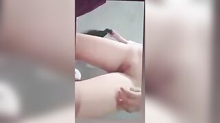Bé gái thủ dâm 2