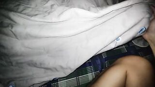 Bà Chị Kế Mặc Đồ Ngủ  Mỏng Quá Và Ngủ Say  Khiến Tôi Phải Lén Sờ Bím