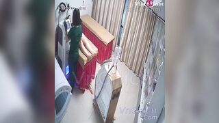 Hack camera chị gái đi triệt lông lồn bị khách biến thái thọc bướm