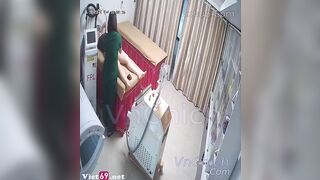 Hack camera chị gái đi triệt lông lồn bị khách biến thái thọc bướm