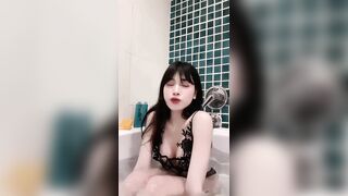 Địt em gái xinh bướm không lông