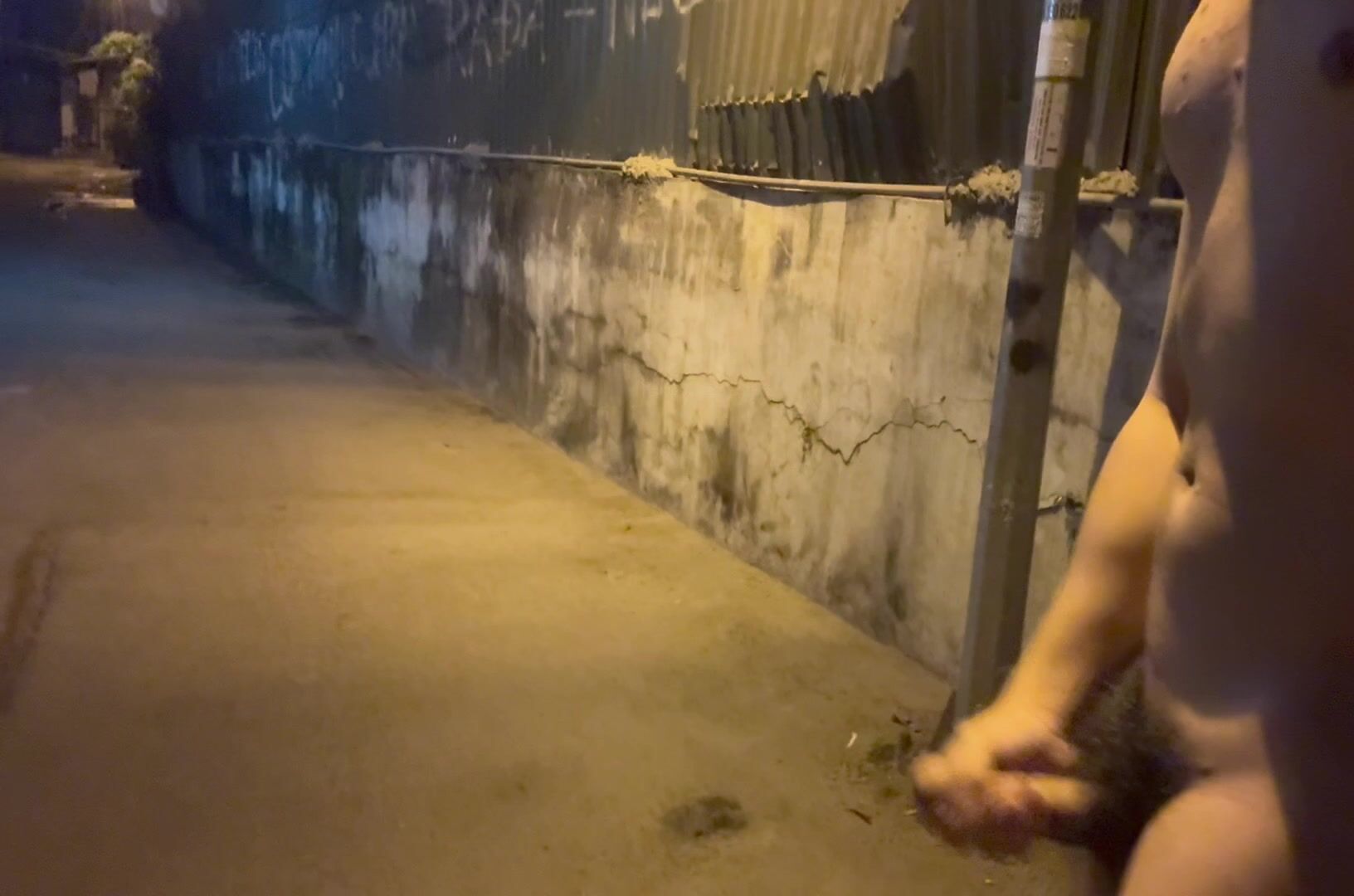 Nứng cặc public ngoài đường