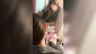 ĐỊt em người yêu xinh đẹp trước gương