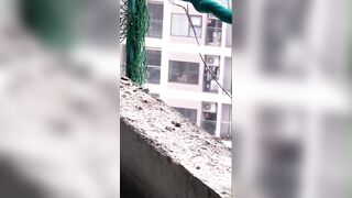 T đi phụ hồ mà cx k để cc t yên nữa, dm cmay nỗi lòng phụ hồ