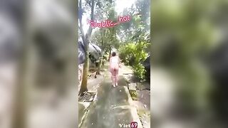 Độc lạ, e gái public thủ dâm trước nhà mấy a dân tộc còn sờ lồn free
