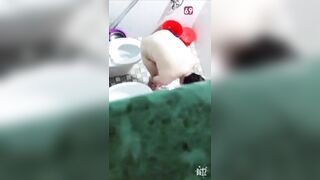 Quay lén chị họ vú to tắm, xem đến cuối thì bị phát hiện