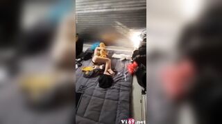 Súc vật a trai, Quay lén e gái hớ hênh khoả thân ko ngủ ko đóng cửa
