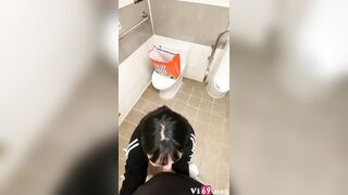 Lén bú cu thg bạn trong wc nam bị mấy a nv phát hiện