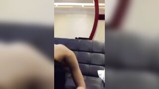 Cô gái xinh đẹp bị dí