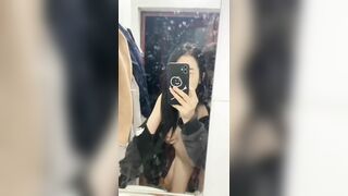 Sinh viên nứng quá lôi nhau vô nhà vệ sinh chịch