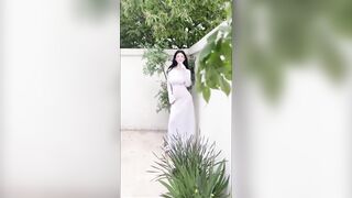 Hot Girl Với Bộ Dầm Trắng Quyến Rủ Và Màn Thủ  Show Hàng Thủ Dâm Cực Nứng