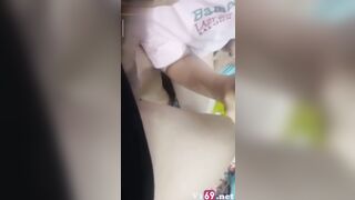 Hát karaoke cũng ko yên, vừa hát vừa bị thg a ép bú cu