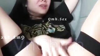 Du học sinh Việt móc bím cho bạn học nước ngoài xem kiếm tiền