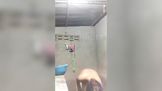 Gái teen lồn non tơ tắm thủ dâm cho ae thẩm du cặp vú sừng trâu