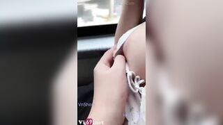 Lén bóp vú bạn thân khi đi trên trên taxi bị tài xế nhìn thấy