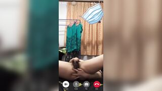 Em gái ở nhà một mình nứng lồn quá gọi video thủ dâm cho bạn trai xem