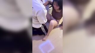 má tụi bây! bắt nạt nhỏ thì đã thui r, còn bắt nhỏ làm chuyện người lớn v thằng bạn!