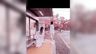 Đg đợi xe bus e học sinh bị rút sex toy sữa chảy tung toé