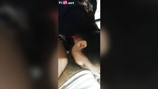 Đang họp online thì em chui xuống gầm bàn mút như mút kem làm anh tắt vội 2