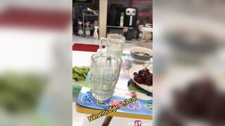 Nhậu say phát đè luôn con vợ ra địt tới tấp xuất cả tinh lên bàn