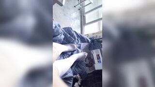 nhỏ dầu gió vào bím, rồi thudam con chem chép, ta nói nó cay xưng cả bím! nhỏ nghịch