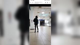 E gái lén đái ra chai r uống luôn nước tiểu trong bệnh viện