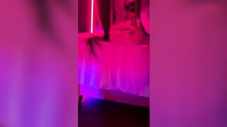 Cặp vợ chồng trung quốc địt nhau trước rương