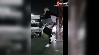 E gái trung quốc nhấp toy thủ dâm nơi công cộng có người lạ