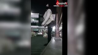 E gái trung quốc nhấp toy thủ dâm nơi công cộng có người lạ