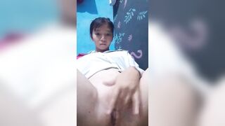 An nhiên 2k8 lồn non thủ dâm cho anh họ xem