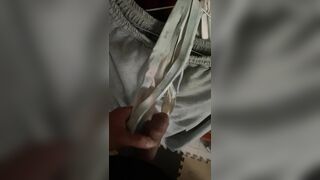 Sục  quần nhỏ em họ