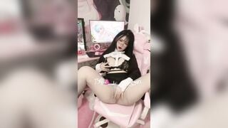 Thua game, bé streamer xinh như thiên thần thủ dâm bắn nước p2