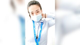 Em sinh viên thực tập đang đi làm nứng lồn quá nên live  thủ dâm luôn trong phòng