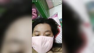 Súc vật a trai, Live trực tiếp FB, Lén sờ lồn con e đg ngủ bị bố mẹ xem trực tiếp