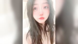 Bé đáng yêu vừa tắm xong thì làm luôn 1 nháy cho nóng