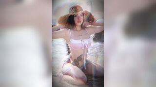 Dụ được em gái đi biển