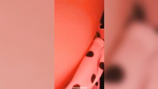 Gái teen trắng xinh đang cho con bú, muốn bú sữa vú hay sữa lồn của em HD