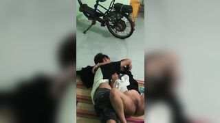 sướng hêt cả con bé