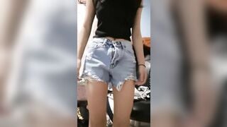 Em gai lột đồ show hàng