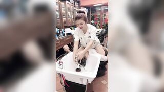 Tiệm làm tóc khiến mấy anh mê mệt!! địa chỉ ở cuối video đó :)))))