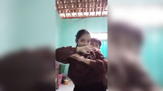 Cả nhà đi vắng anh trai rủ em gái họ mới lớn tập tành địt nhau sướng vl ra