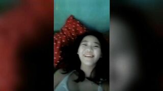Nhỏ Em Dâm Đãng Thủ Dâm Xem Mà Phê Phần 2 !!!
