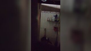 Tiếp tục quay lén con em gái dáng ngon tắm