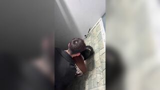 Bọn học sinh địt nhau trong toilet lúc tham quan bị quay lén phát hiện