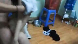 Thưởng cho em gái đỗ tốt nghiệp