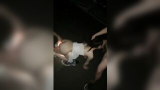 đêm khuya, hắn rủ bạn gái đi chơi some public nè!!!