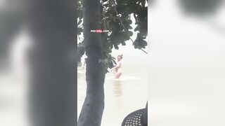 Đúng là gần thiên nhiên thì thư giãn quay lén các anh chị tắm sông cũng nhau hồn nhêá