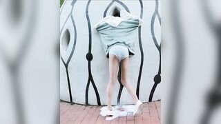 E gái bị kẹt đầu trong lỗ sex toy rung quá làm sữa chảy tung toé