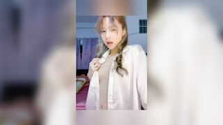 Full clip Ngô Ngọc Tường Vy khoe hàng