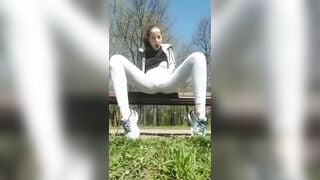 Được hôm bà chị cho địt thg e dùng như phá nhét cả bàn tay chọc lồn